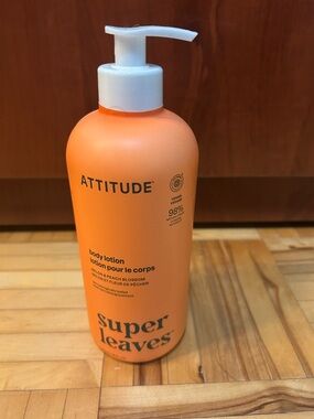 Super Leaves Peach Blossom Body Lotion - Orange